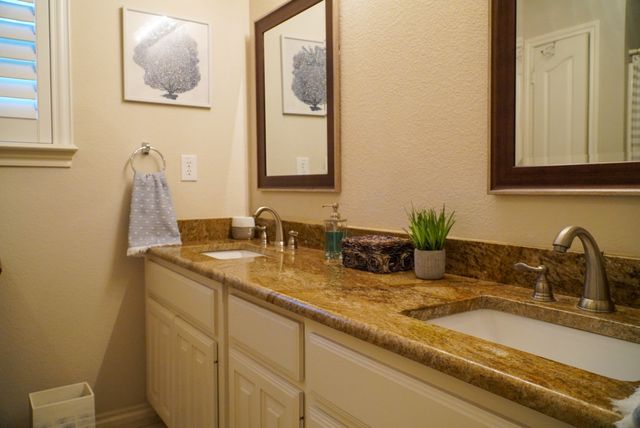 837 Huebner Way, Burleson, TX 76028