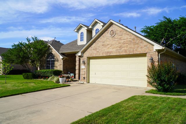837 Huebner Way, Burleson, TX 76028