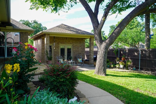 837 Huebner Way, Burleson, TX 76028