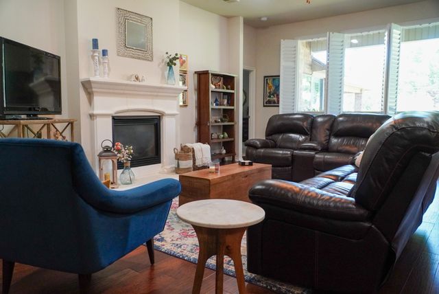 837 Huebner Way, Burleson, TX 76028