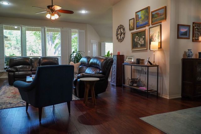 837 Huebner Way, Burleson, TX 76028