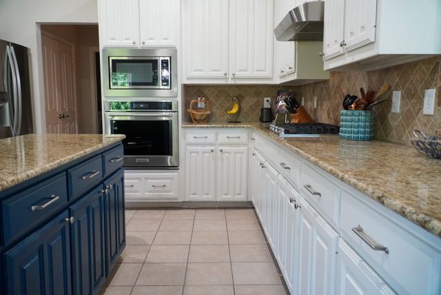 837 Huebner Way, Burleson, TX 76028