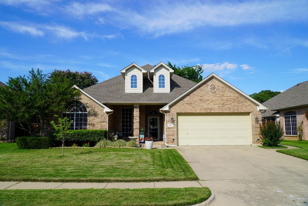 837 Huebner Way, Burleson, TX 76028