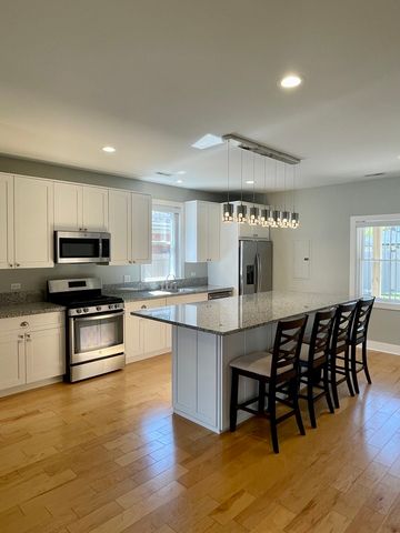 1986 Pine Street 1, Des Plaines, IL 60018