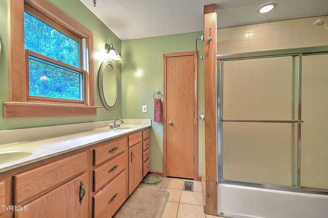 172 Harris Hollow Road, Rogersville, TN 37857