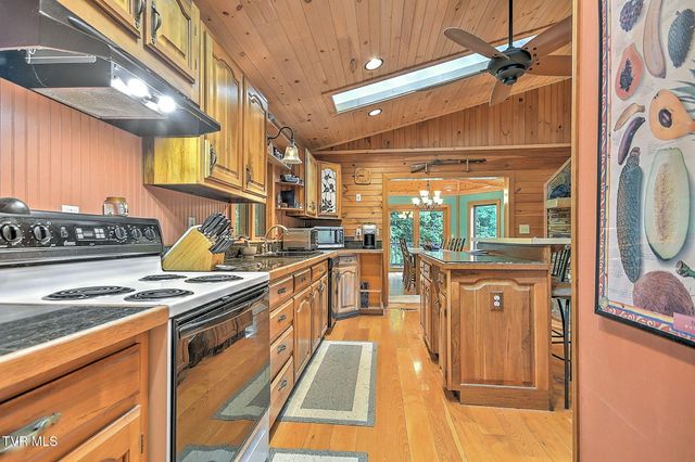 172 Harris Hollow Road, Rogersville, TN 37857