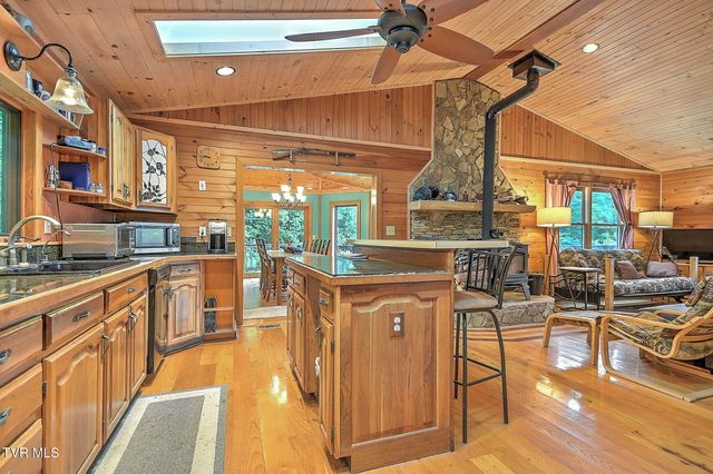 172 Harris Hollow Road, Rogersville, TN 37857