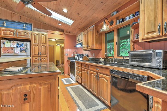 172 Harris Hollow Road, Rogersville, TN 37857