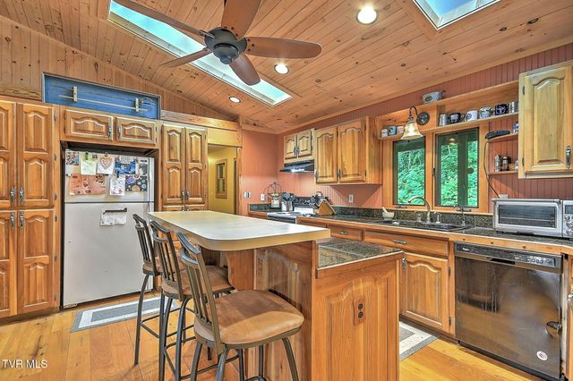 172 Harris Hollow Road, Rogersville, TN 37857