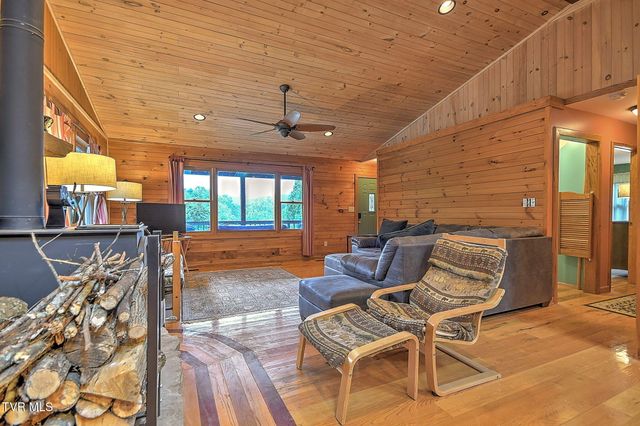 172 Harris Hollow Road, Rogersville, TN 37857