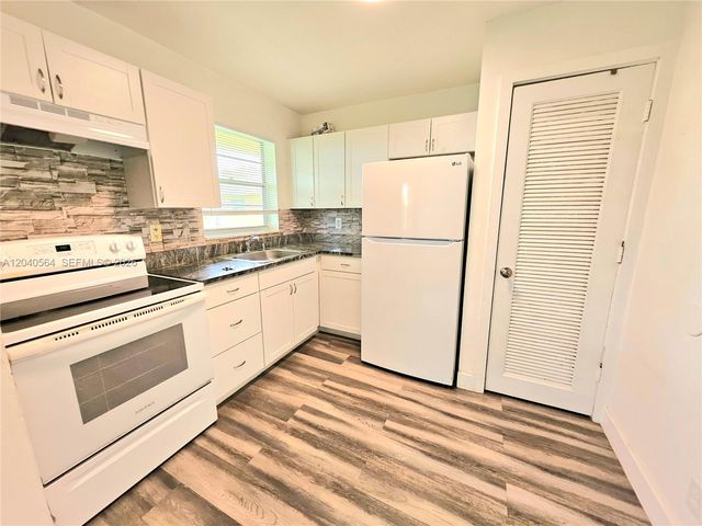 5180 NE 6th Ave 621, Oakland Park, FL 33334