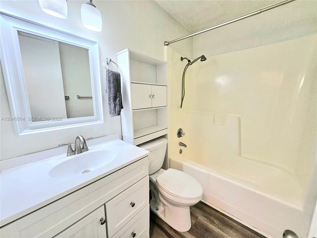 5180 NE 6th Ave 621, Oakland Park, FL 33334