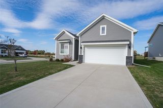 15339 Deerview Drive, Urbandale, IA 50323