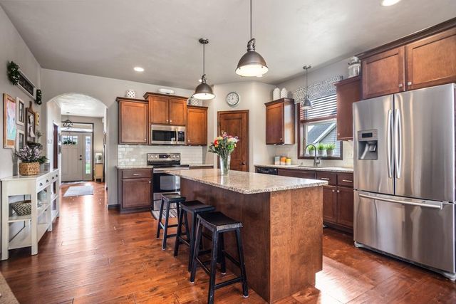 1121 HERNE BAY WAY, Green Bay, WI 54313