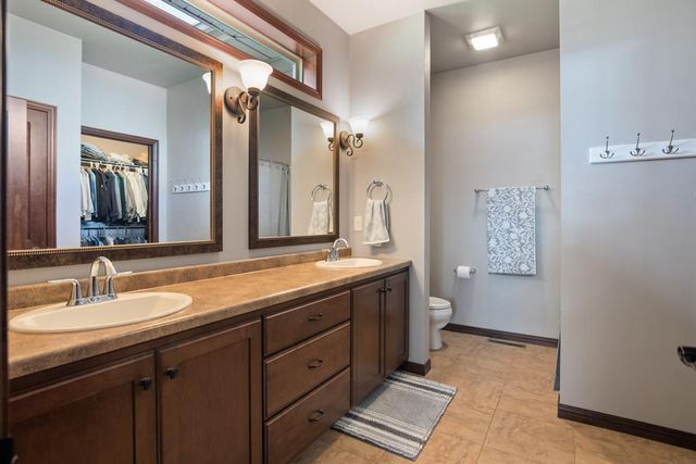 1121 HERNE BAY WAY, Green Bay, WI 54313