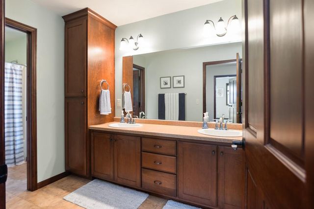 1121 HERNE BAY WAY, Green Bay, WI 54313