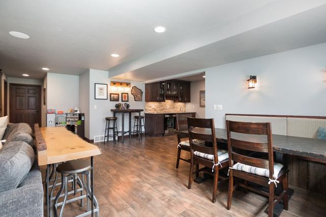 1121 HERNE BAY WAY, Green Bay, WI 54313
