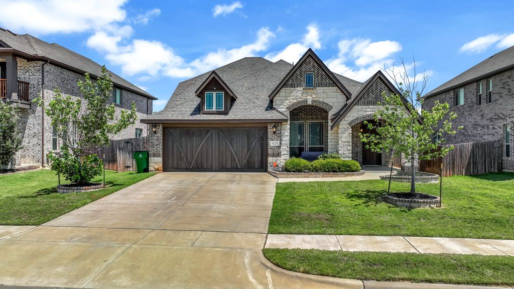429 Joseph Lane, Crowley, TX 76036