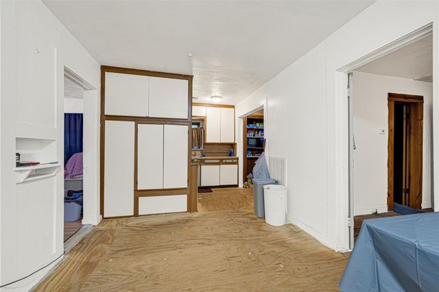 203 S 6th Street, Highlands, TX 77562