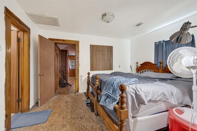 203 S 6th Street, Highlands, TX 77562