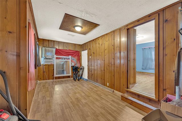 203 S 6th Street, Highlands, TX 77562