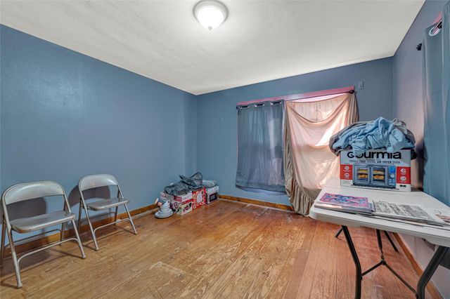 203 S 6th Street, Highlands, TX 77562