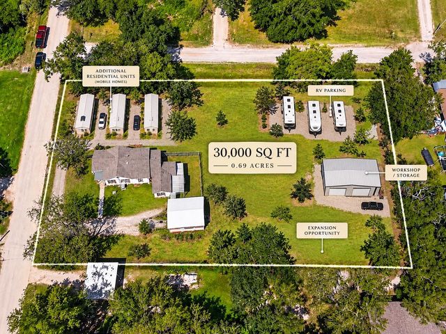 203 S 6th Street, Highlands, TX 77562