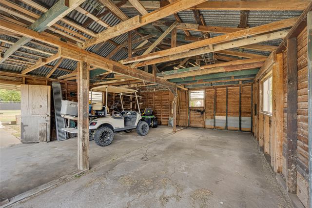 203 S 6th Street, Highlands, TX 77562