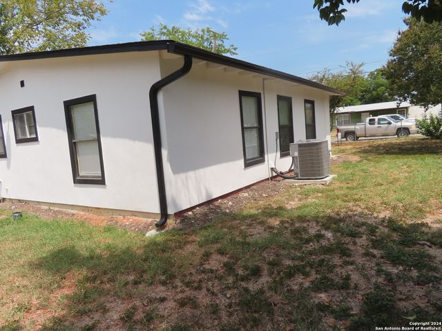142 Danny Clay, San Antonio, TX 78228