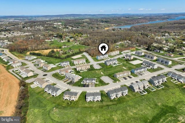 61 AYRSHIRE DR, Hanover, PA 17331