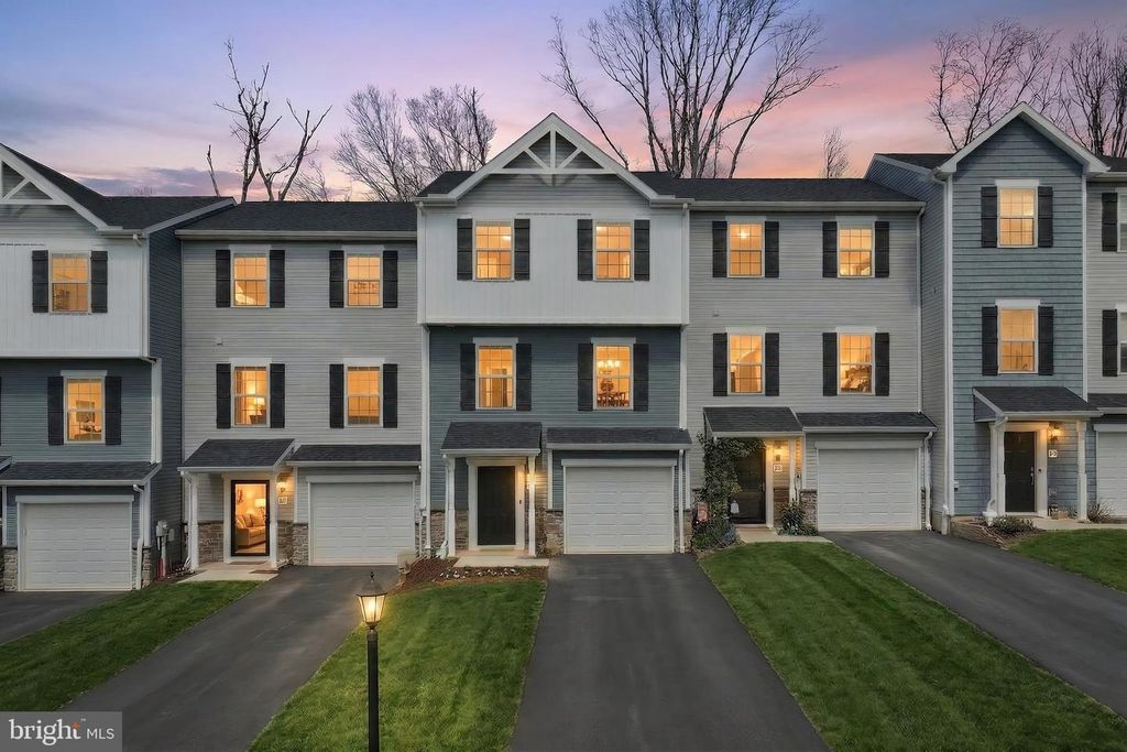61 AYRSHIRE DR, Hanover, PA 17331