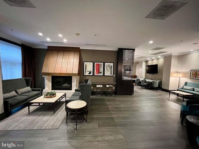 3101 N HAMPTON DR #505, Alexandria, VA 22302