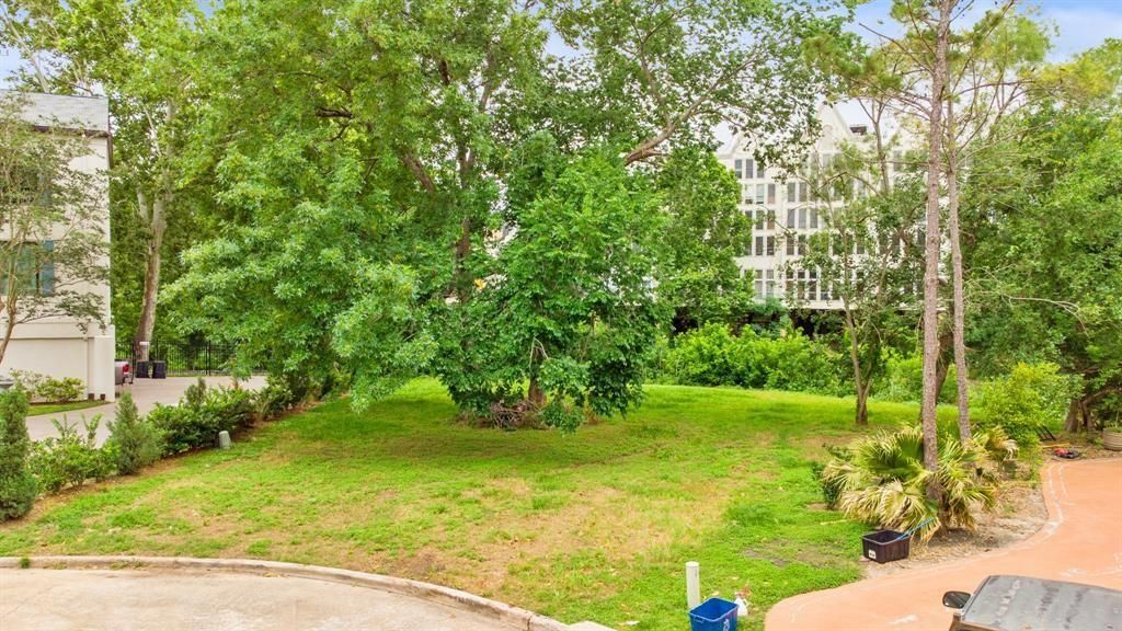 2 Magnolia Bend Drive, Houston, TX 77024