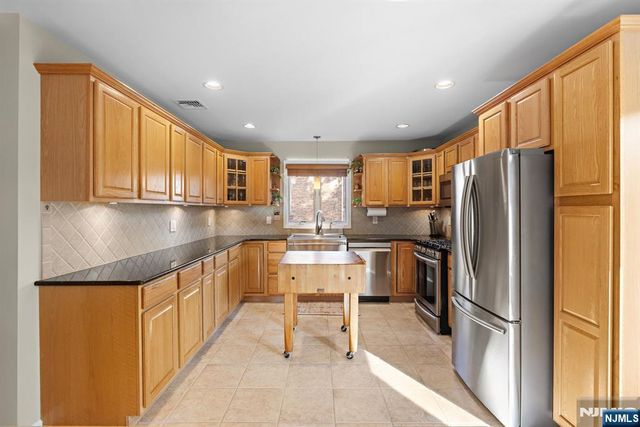 228 Lafayette Avenue, Cliffside Park, NJ 07010