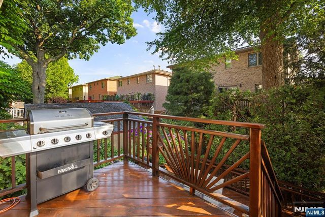 228 Lafayette Avenue, Cliffside Park, NJ 07010