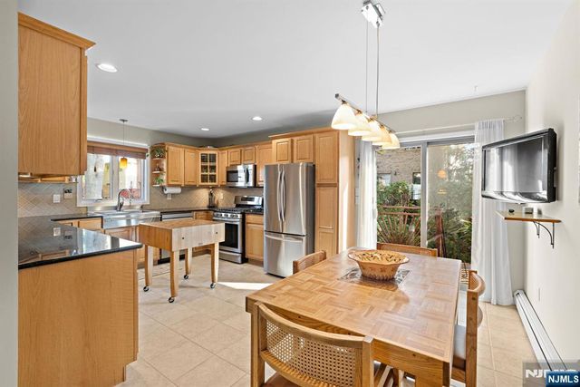 228 Lafayette Avenue, Cliffside Park, NJ 07010