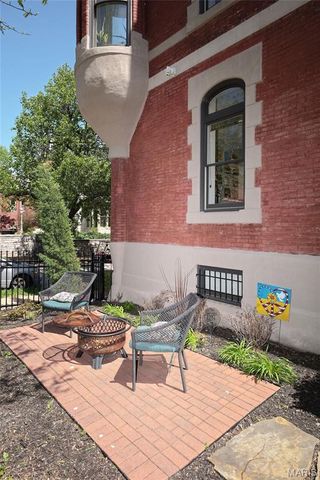 2330 S 12th Street 102, St Louis, MO 63104