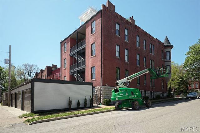 2330 S 12th Street 102, St Louis, MO 63104