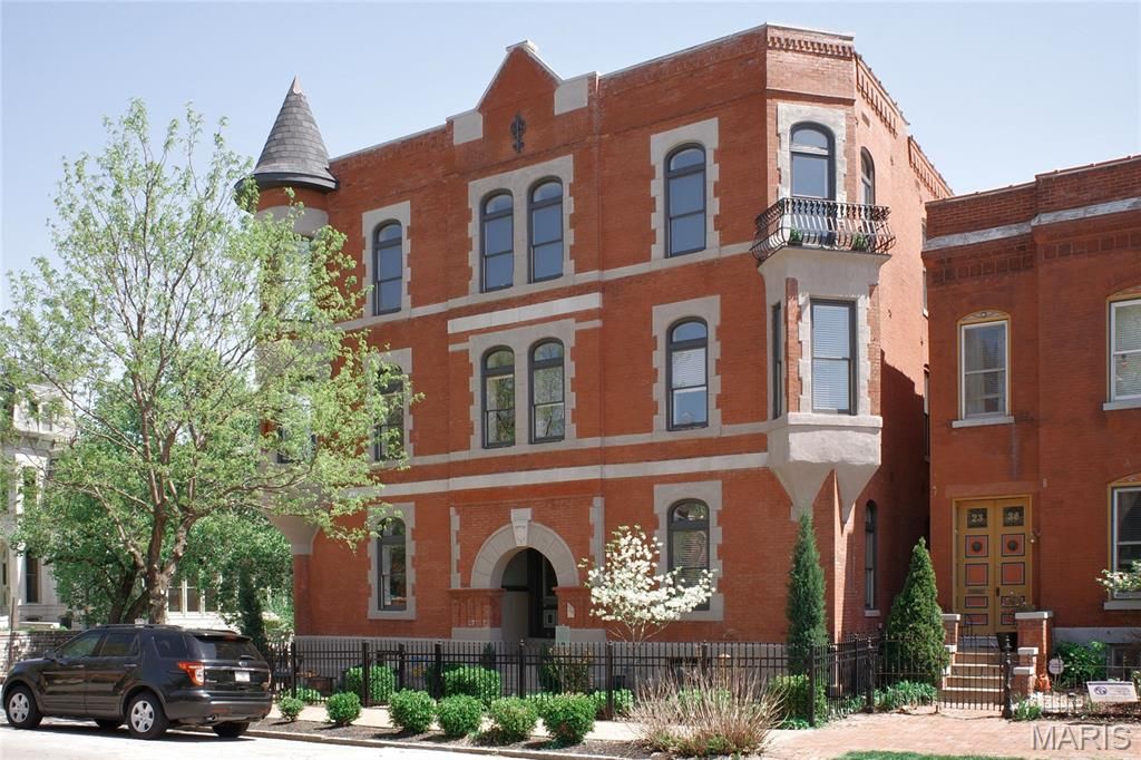 2330 S 12th Street 102, St Louis, MO 63104