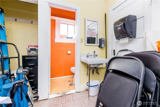 9264 57th Avenue S, Seattle, WA 98118