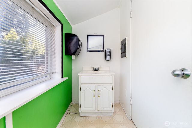 9264 57th Avenue S, Seattle, WA 98118