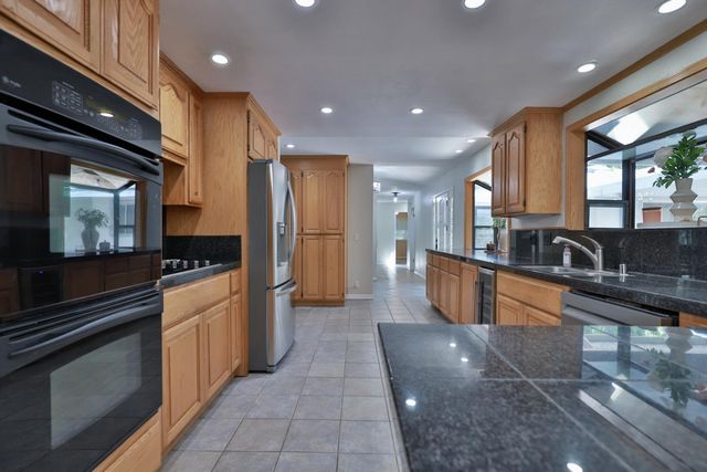 5300 Earnshaw Way, Placerville, CA 95667