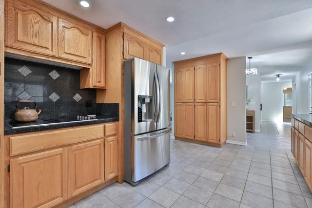 5300 Earnshaw Way, Placerville, CA 95667