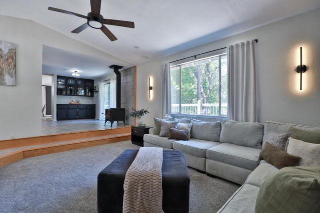 5300 Earnshaw Way, Placerville, CA 95667