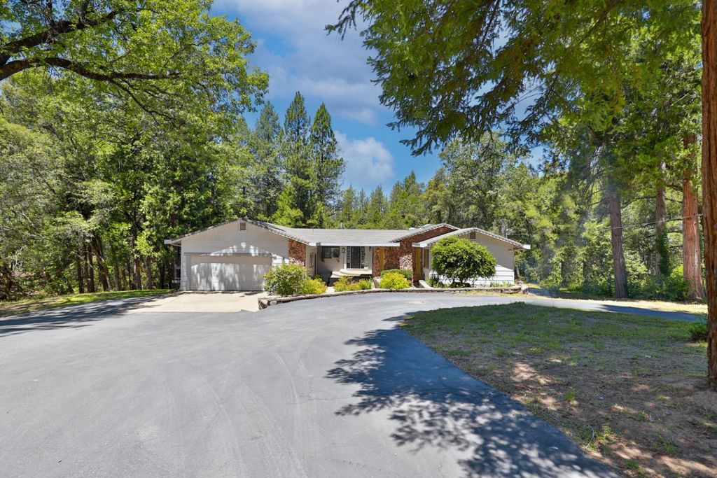 5300 Earnshaw Way, Placerville, CA 95667