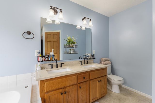 1857 Wyndam Drive, Shakopee, MN 55379
