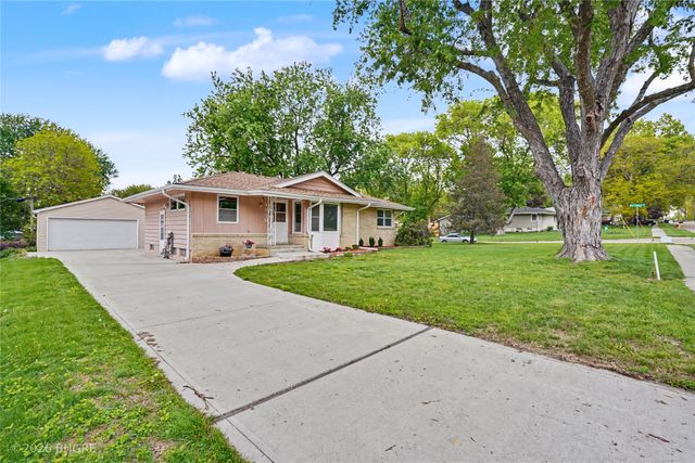 1910 NW 81st Street, Clive, IA 50325