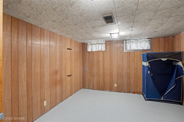 1910 NW 81st Street, Clive, IA 50325