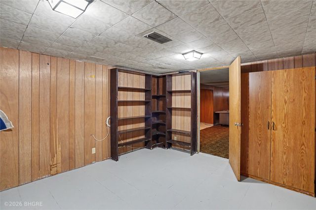 1910 NW 81st Street, Clive, IA 50325