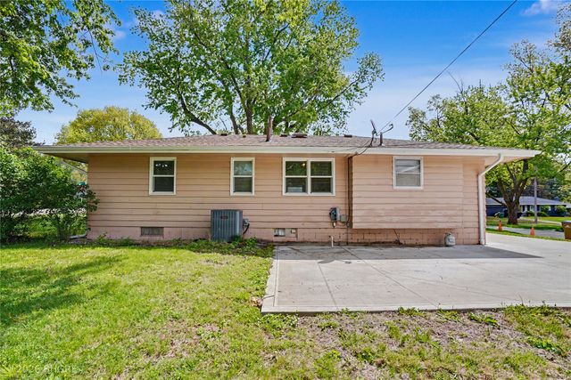1910 NW 81st Street, Clive, IA 50325